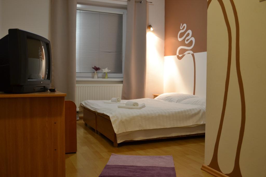Hotel Privat Julia Vrbov Habitación foto